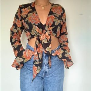 FLOWERY CROP TOP LONG SLEEVE